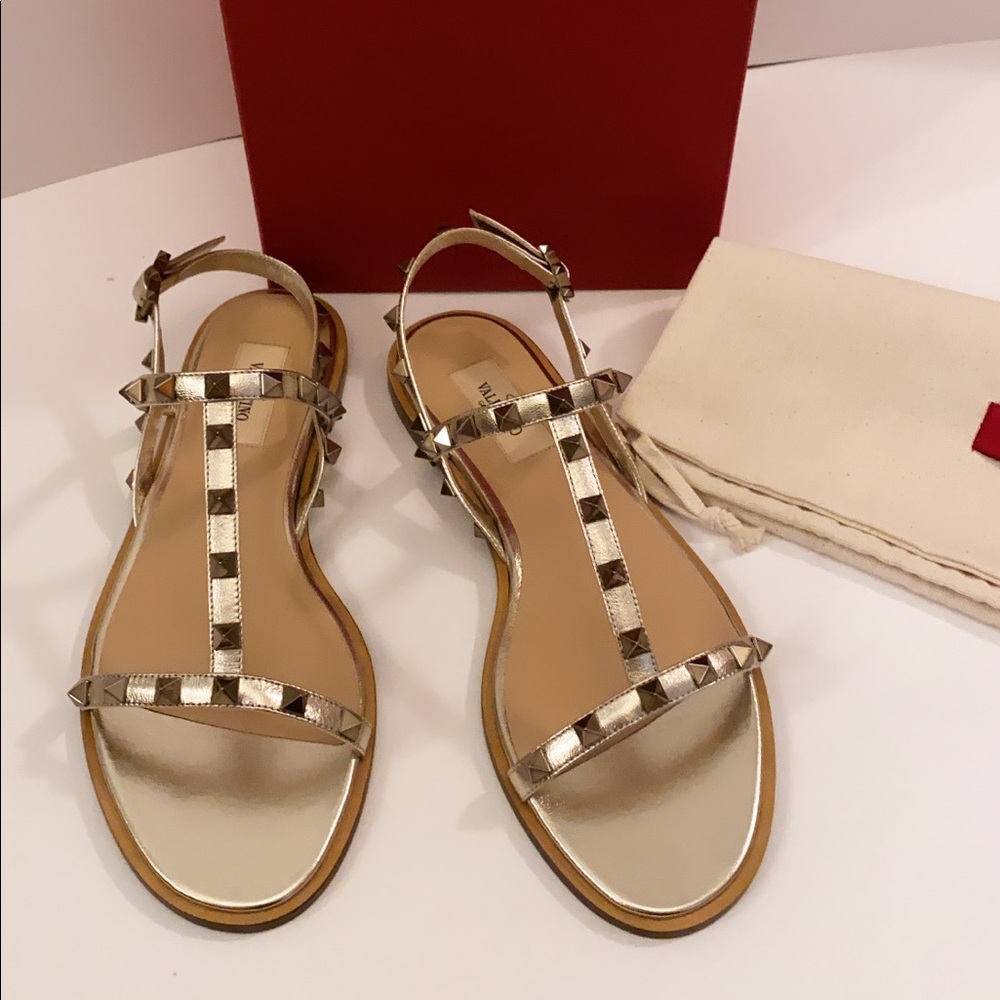 “💰SOLD💰. Authentic Valentino Garavani rockstud